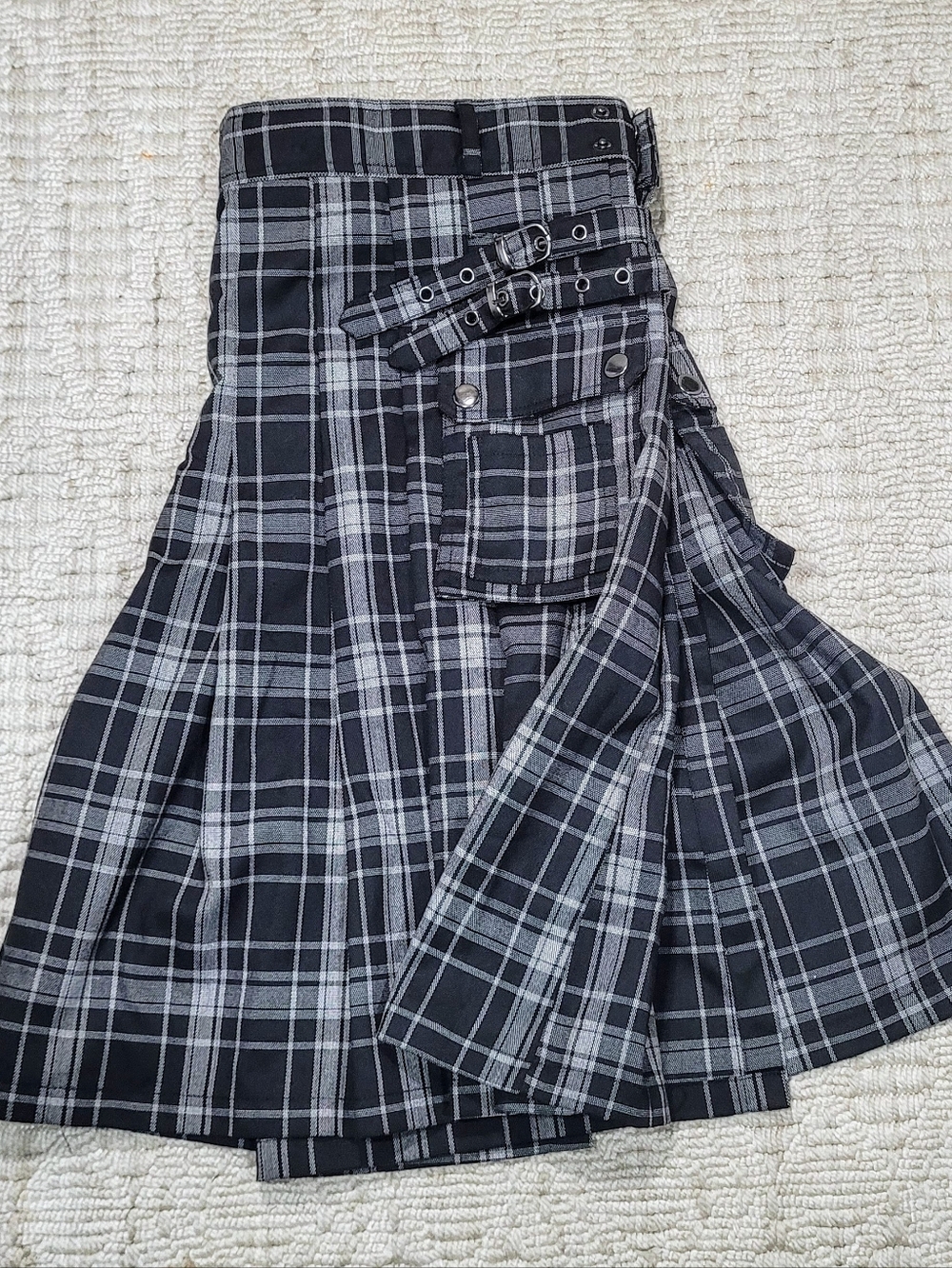 Scarlet Darkness Black & Gray Plaid Cargo Kilt Skirt - Goth / Grunge - Medium - Picture 7 of 16